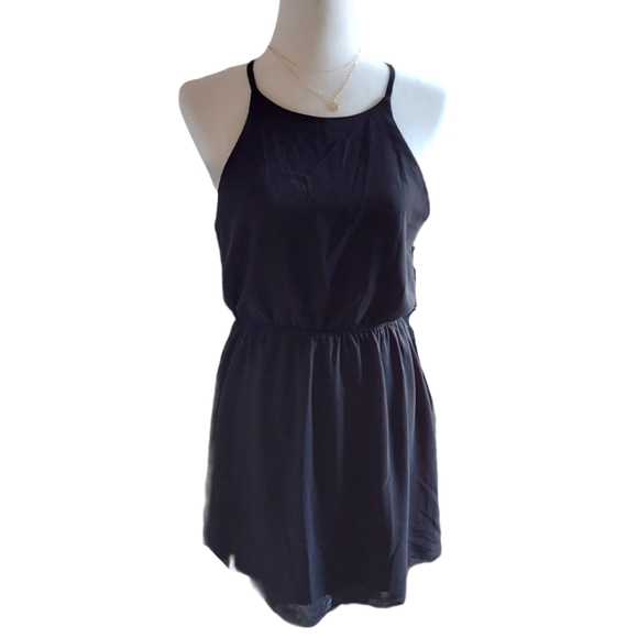 Monteau Dresses & Skirts - LBD with Keyhole in Back